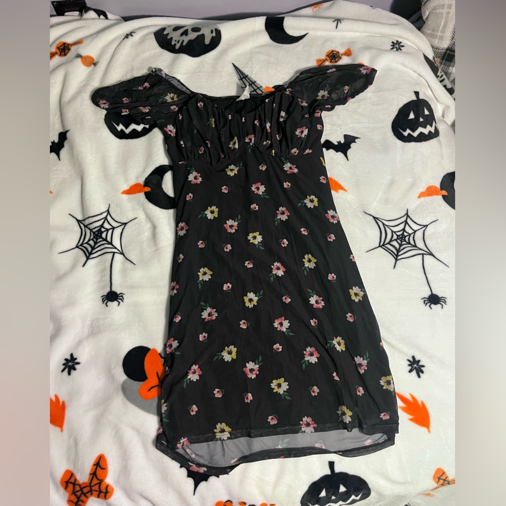 Black flower, size medium , new boundary’s dress.